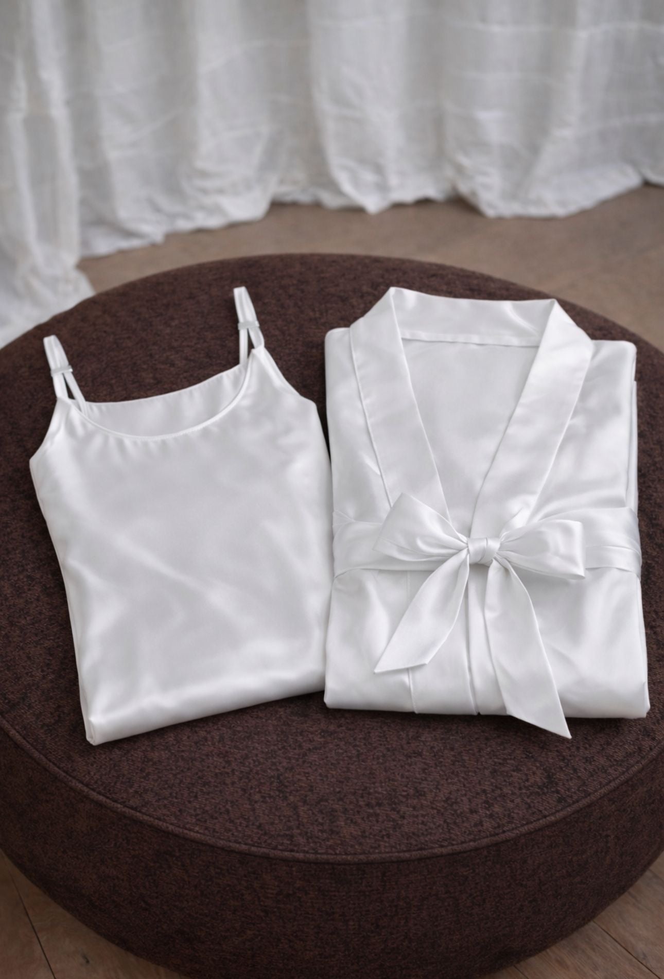 Ensemble nuisette et peignoir blanc